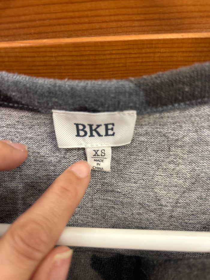 BKE camo lace-up cut-out T-shirt XS