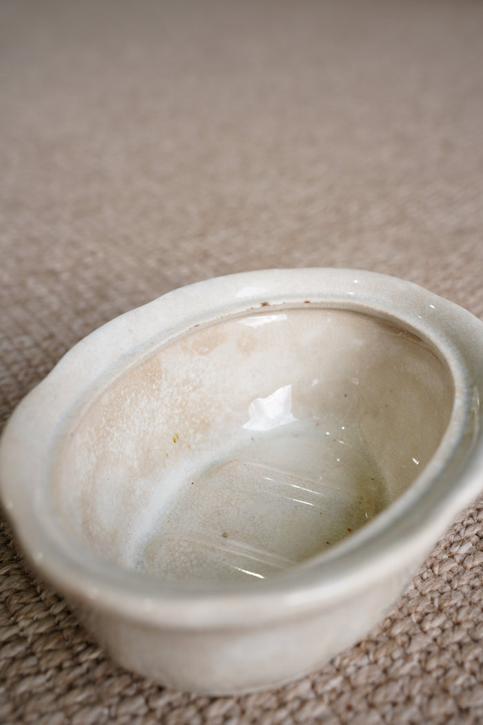 French Ironstone Soap Dish, Hunting Dog Transfer