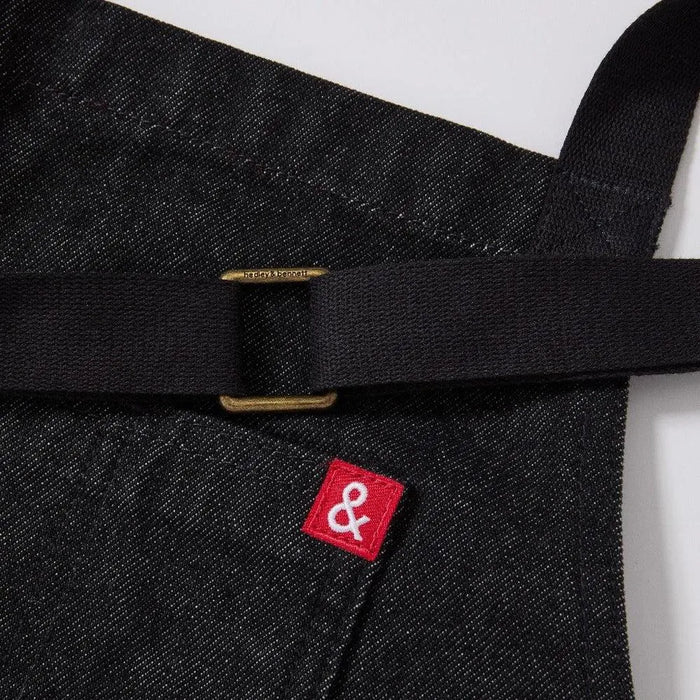 Hedley & Bennet logo on buckle and apron