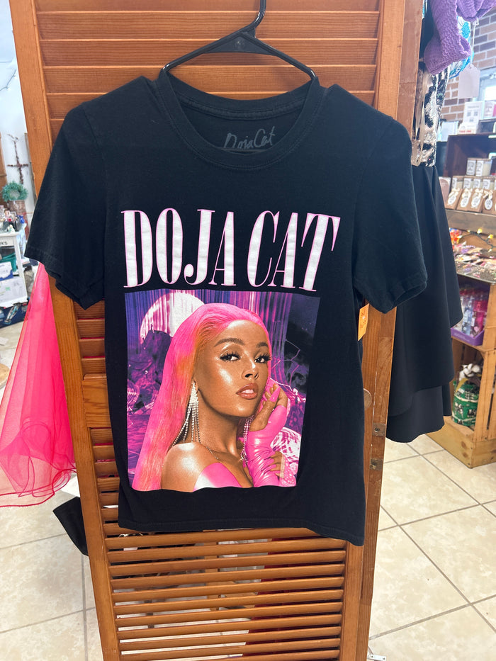 Hot Topic Doja Cat Black Graphic T-shirt Small