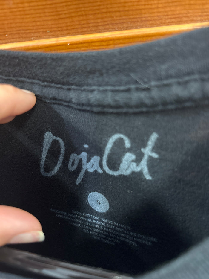Hot Topic Doja Cat Black Graphic T-shirt Small