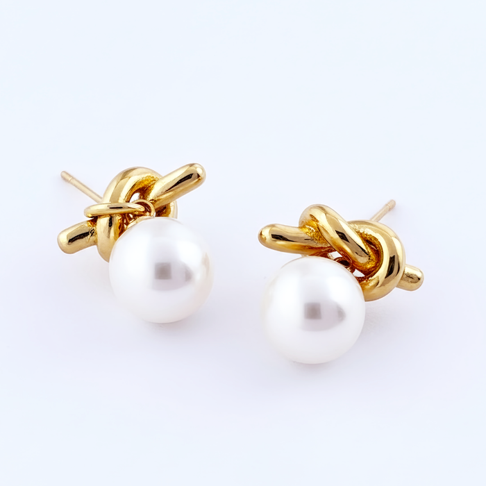 PEARL KNOT studs