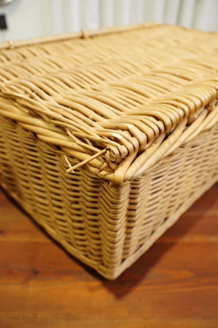 Vintage Wicker Storage Basket with Lid  *as-is*